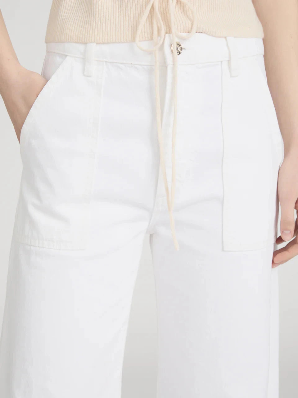 The Bow Cargo White Denim - Flare & Wide Leg Frame 