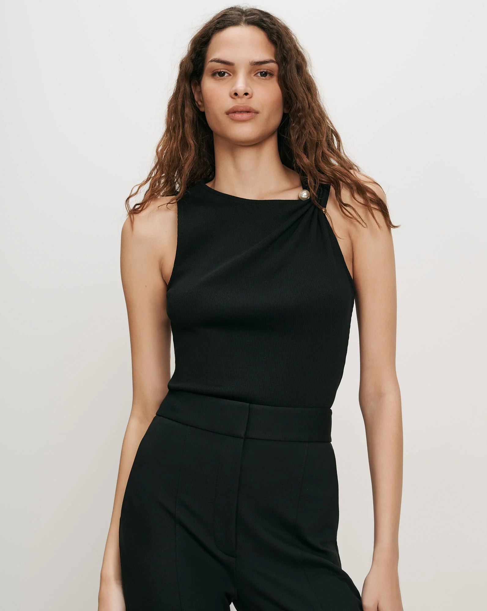 Deylin Brooch Tank Top Black
