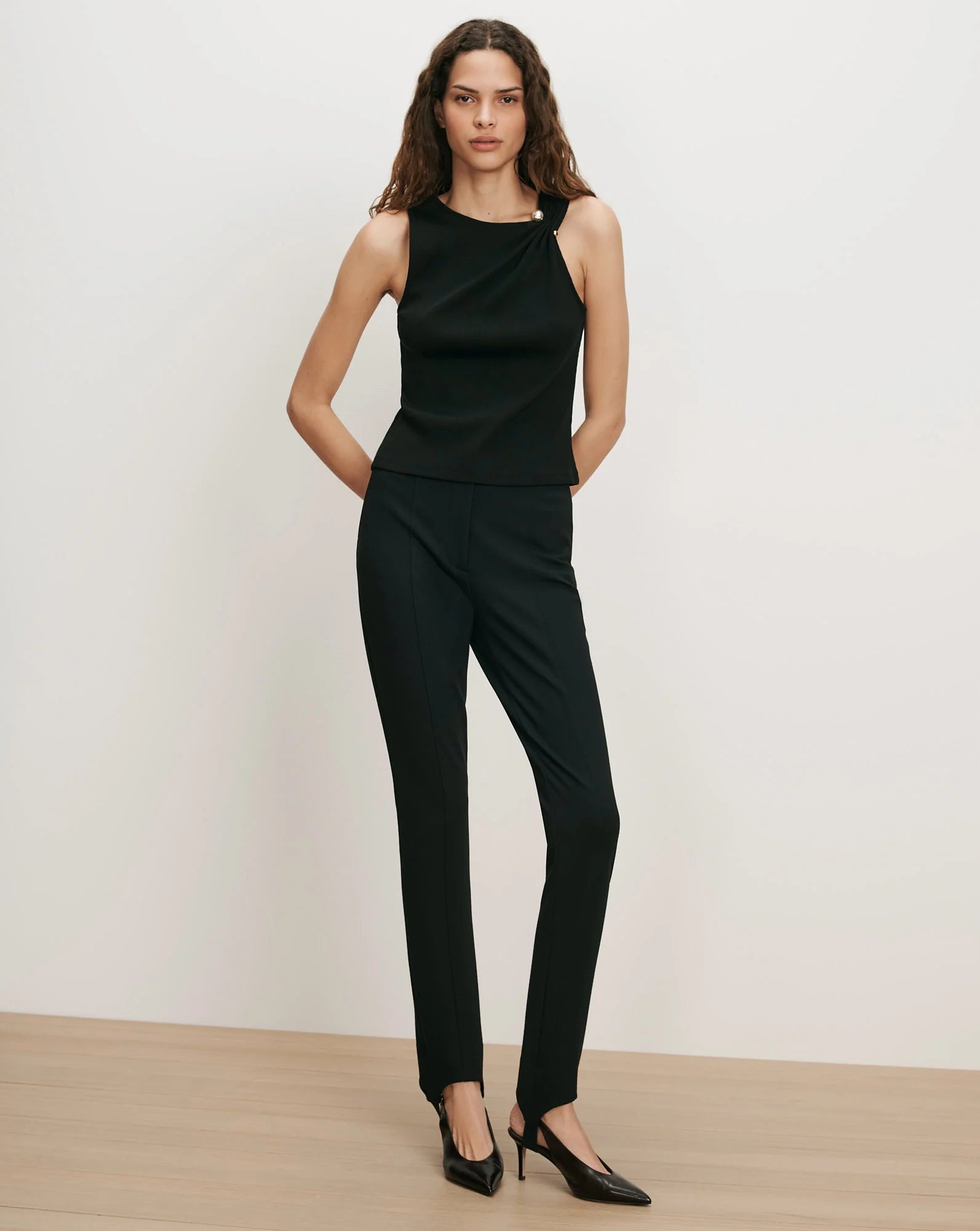 Deylin Brooch Tank Top Black