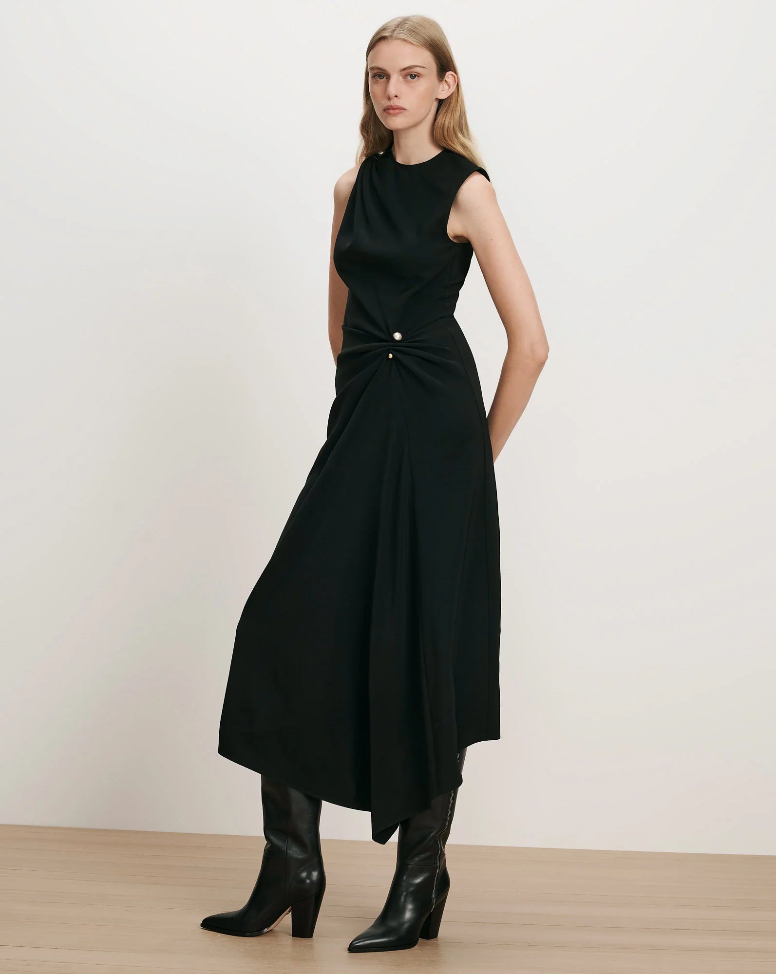 Freja Brooch Dress Black