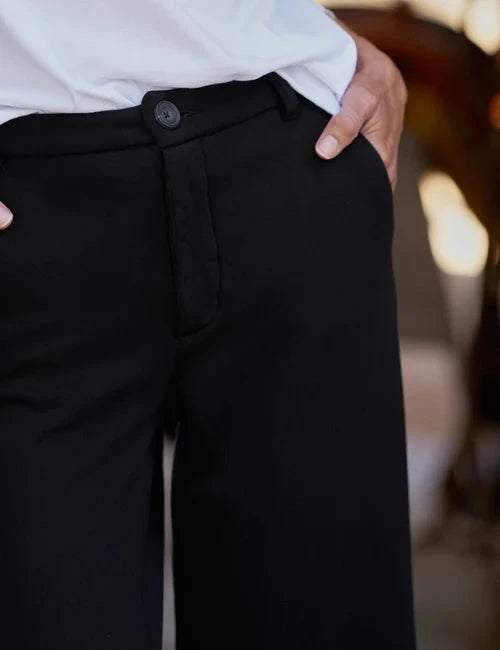 Riley Cropped Trouser Sweatpant Black Pants - Sweatpants Frank &amp; Eileen 
