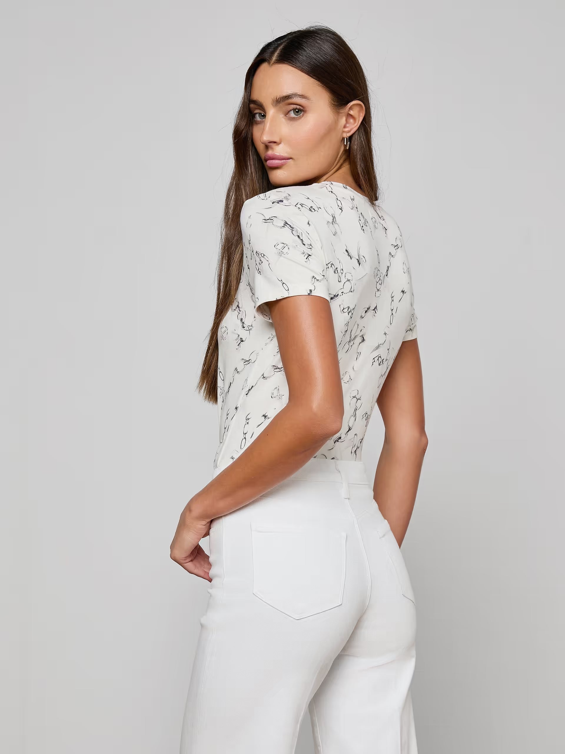 Ressi Fitted Tee Ivory/ Grey Faded Chain Tops - Tees L'Agence 