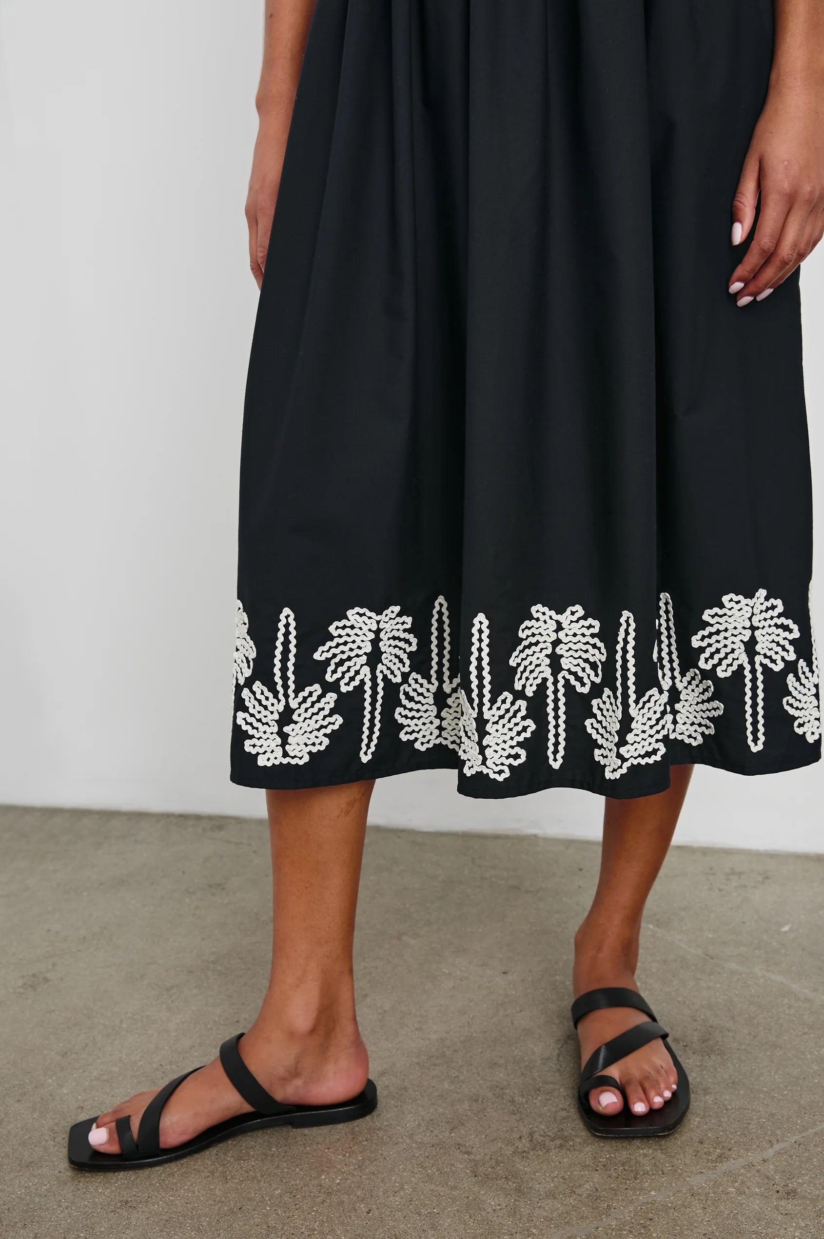 lower half view of brunette girl wearing rails baja dress in black ivory palm trees with black sandals