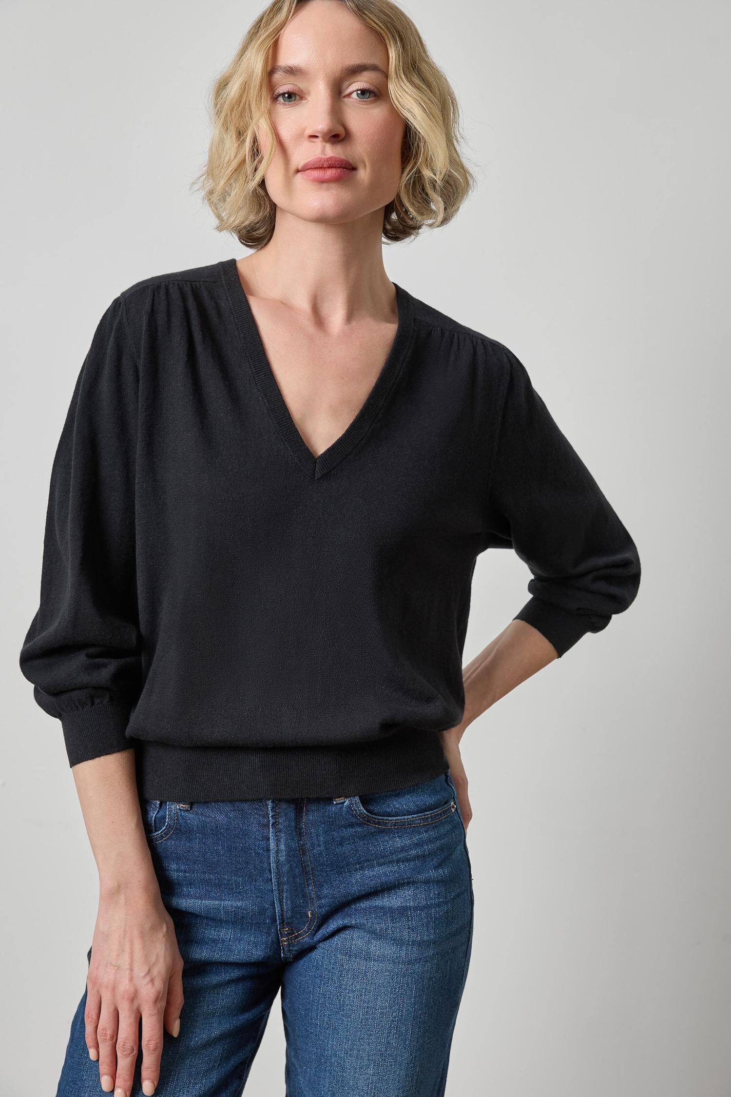 V Neck Blouson Sweater Black Sweater - V-Neck Lilla P 