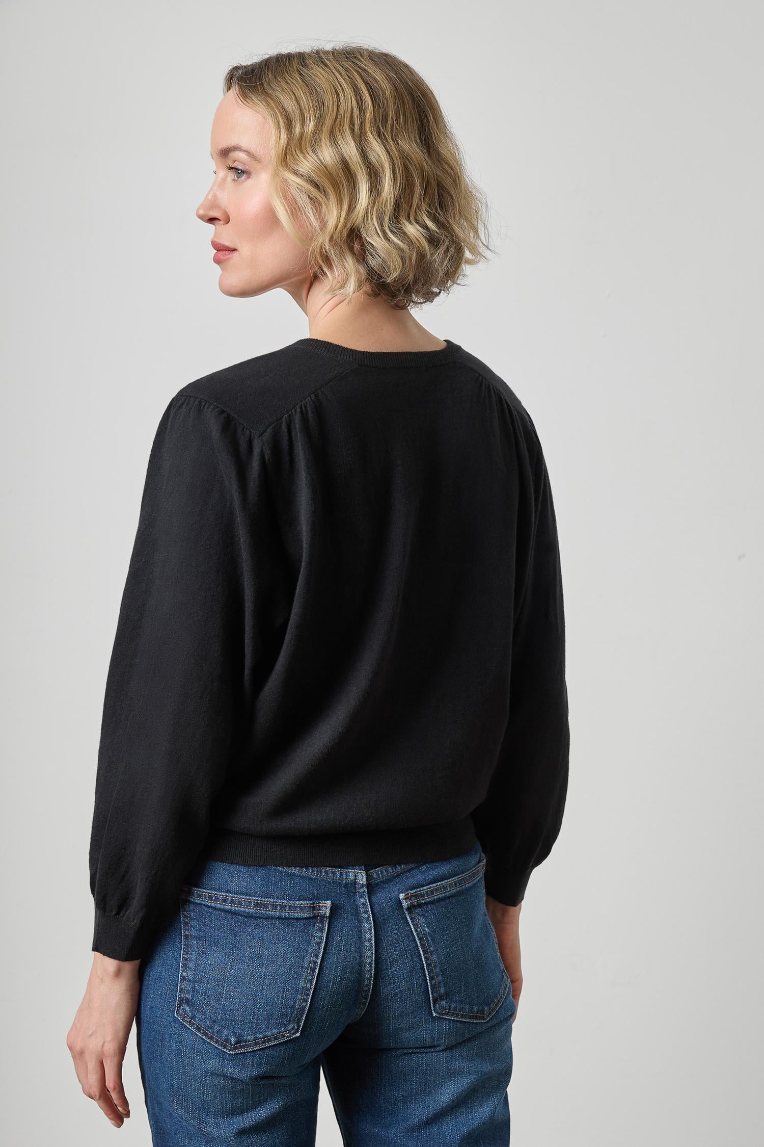 V Neck Blouson Sweater Black Sweater - V-Neck Lilla P 