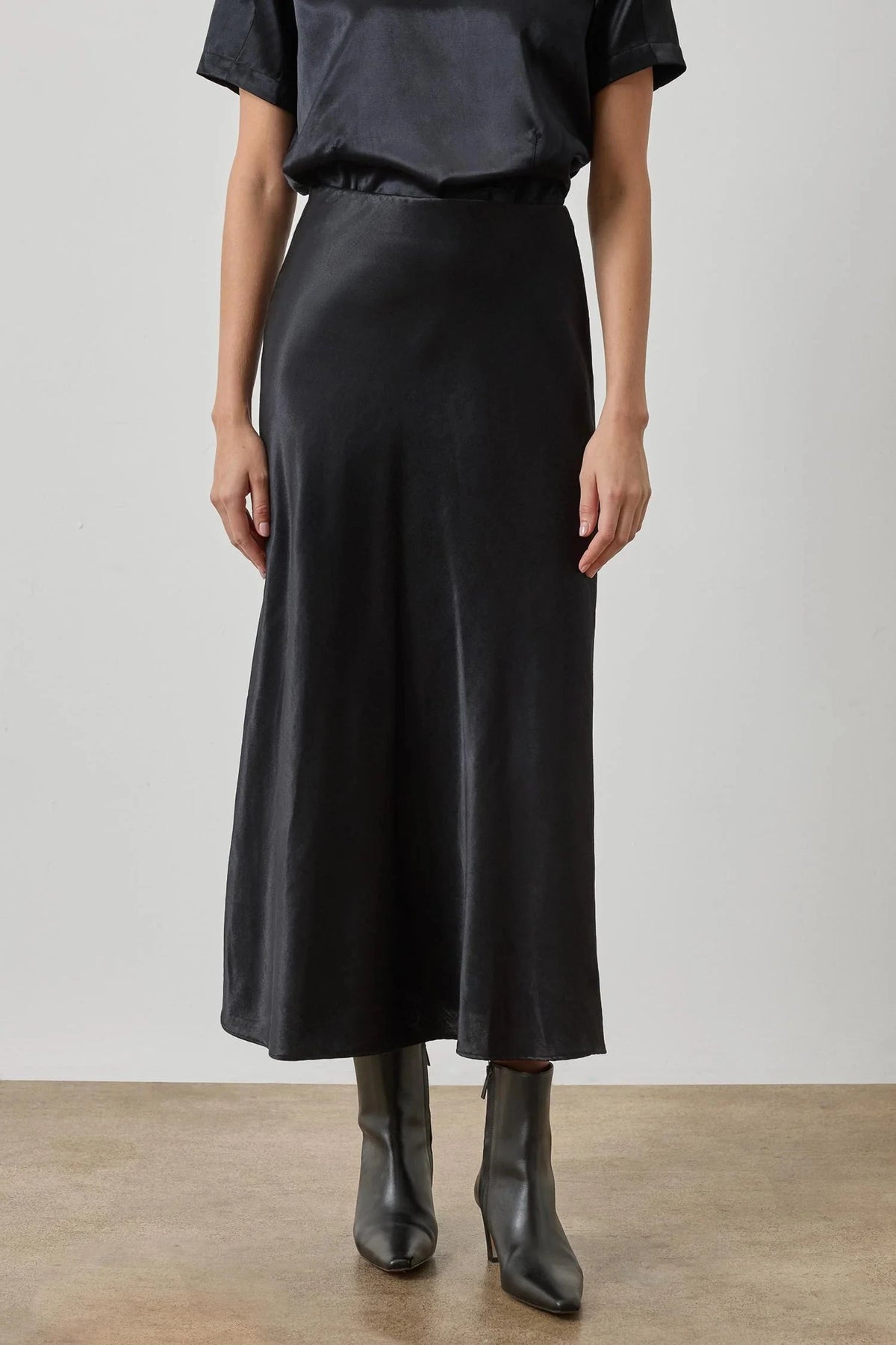Slub Woven Bias Skirt Black Skirts - Midi Lilla P 
