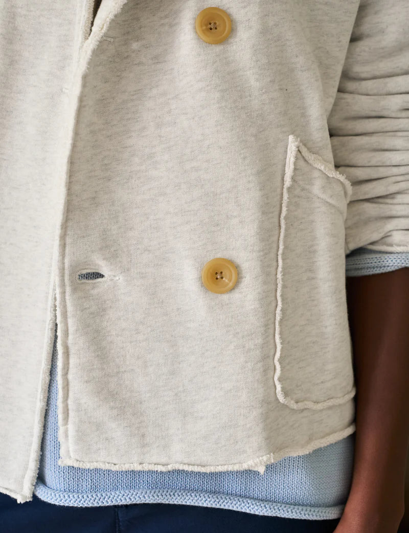 close up of the button and pocket on the frank & eileen mini Belfast fleece heather white melange